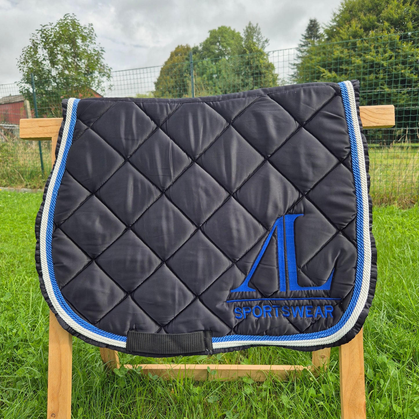 Occasion : Tapis Alexandra Ledermann noir bleu
