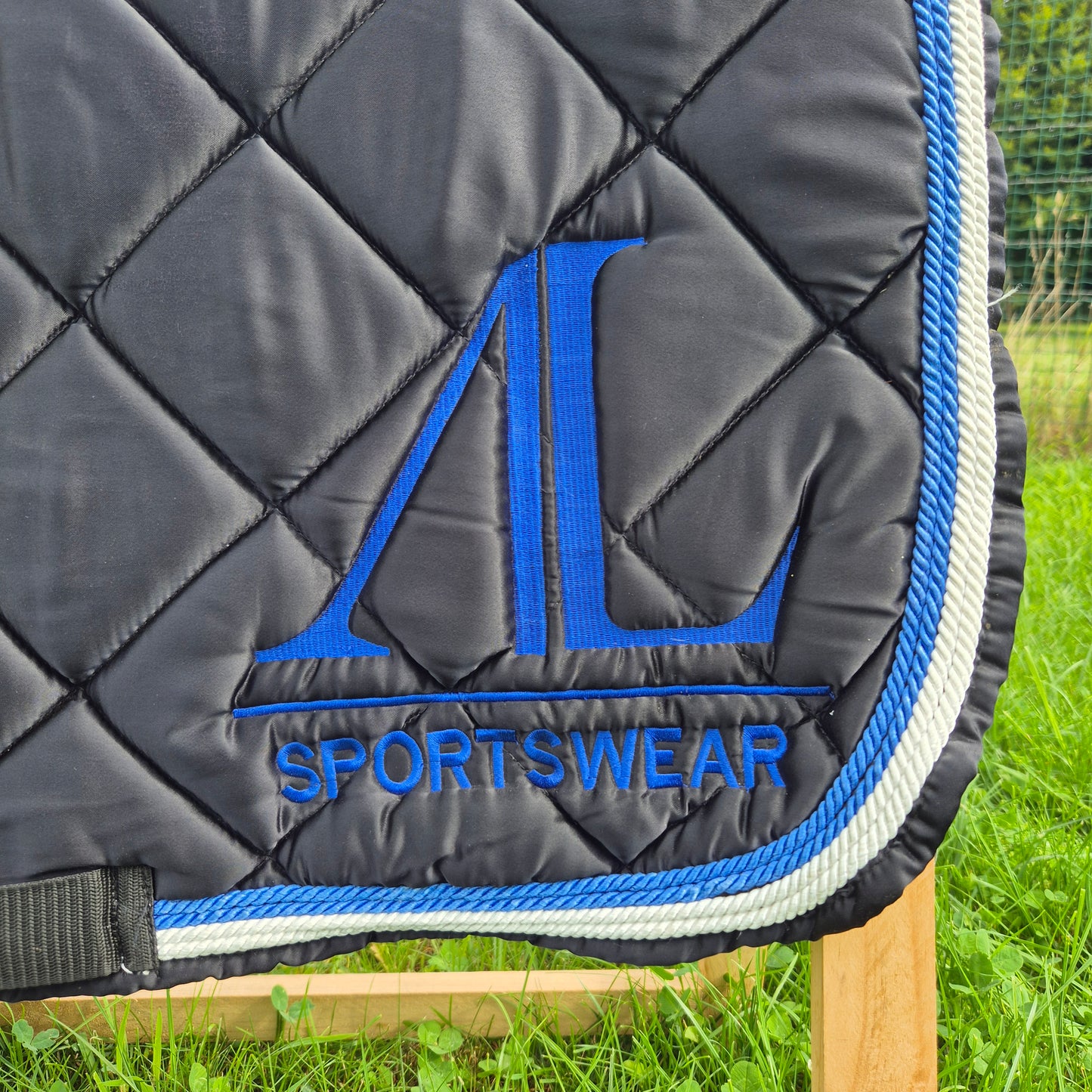 Occasion : Tapis Alexandra Ledermann noir bleu