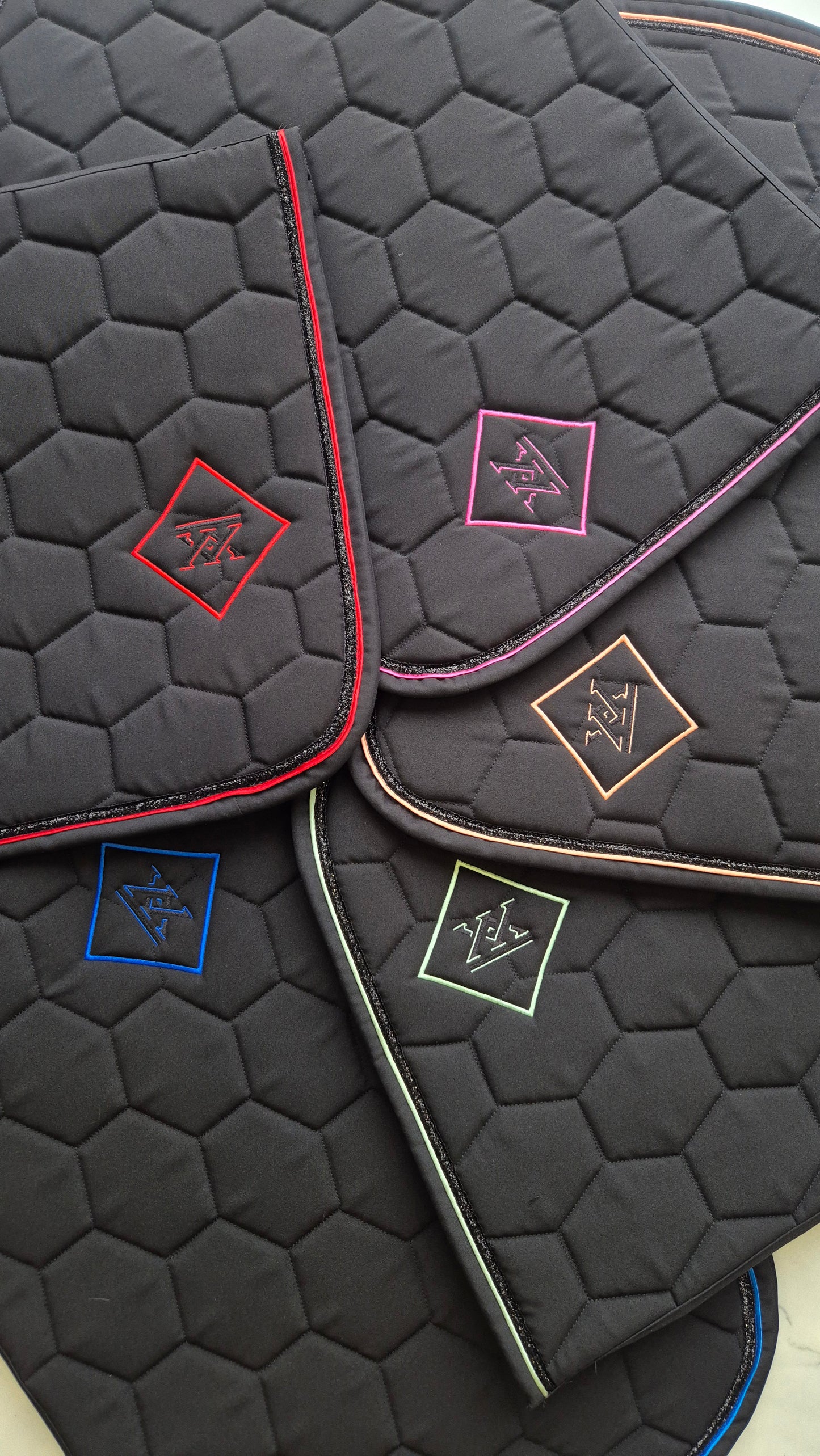 Tapis Accents OXXER noir rouge