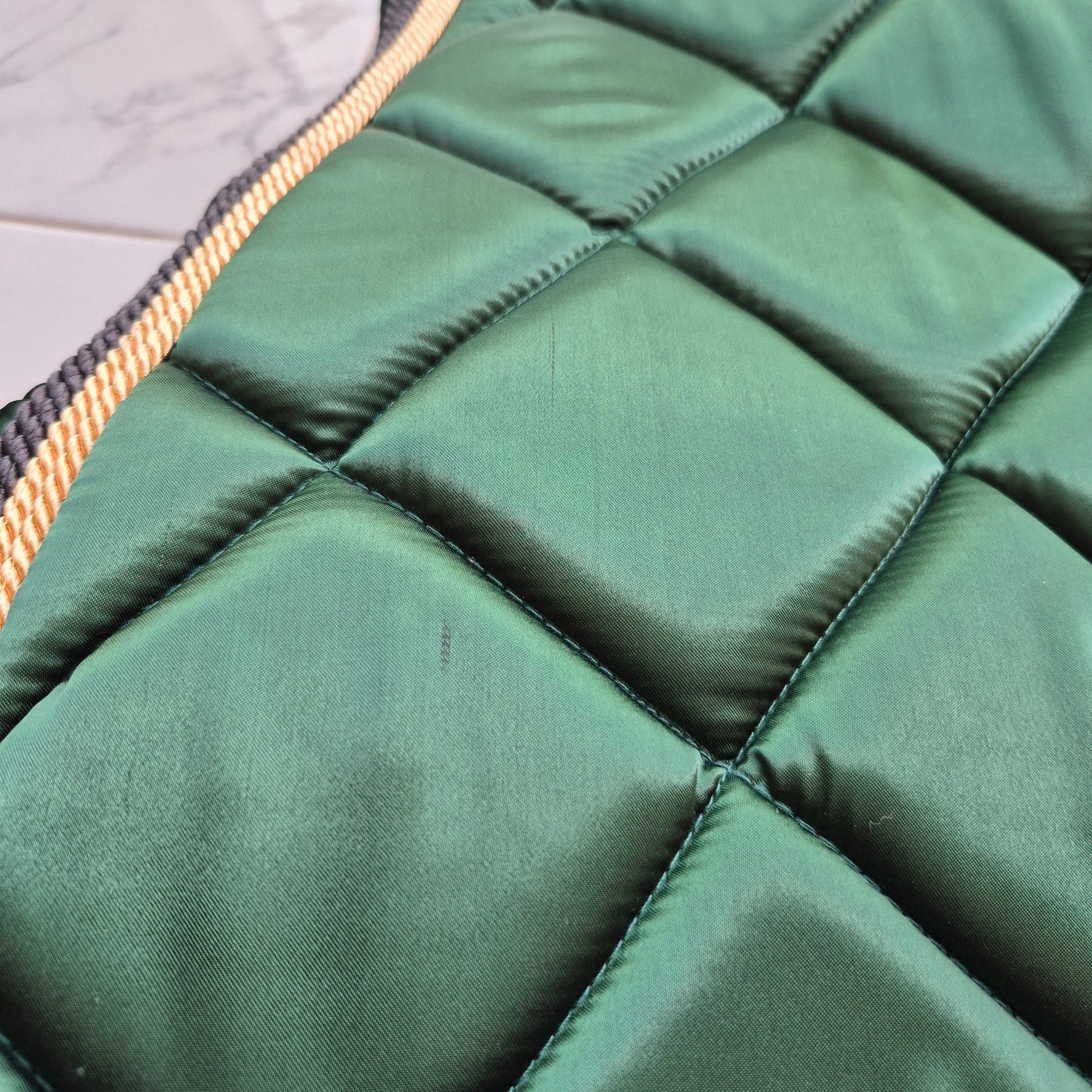 Les imparfaits : Ensemble tapis + bonnet Alexandra Ledermann vert et doré