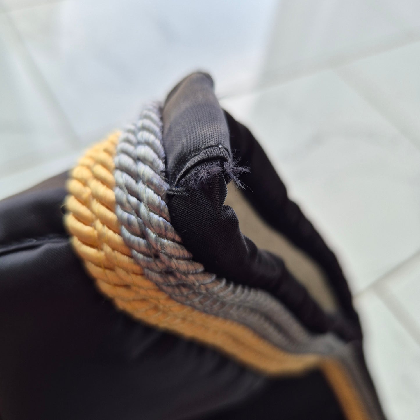 Les imparfaits : Ensemble tapis + bonnet Alexandra Ledermann noir et doré