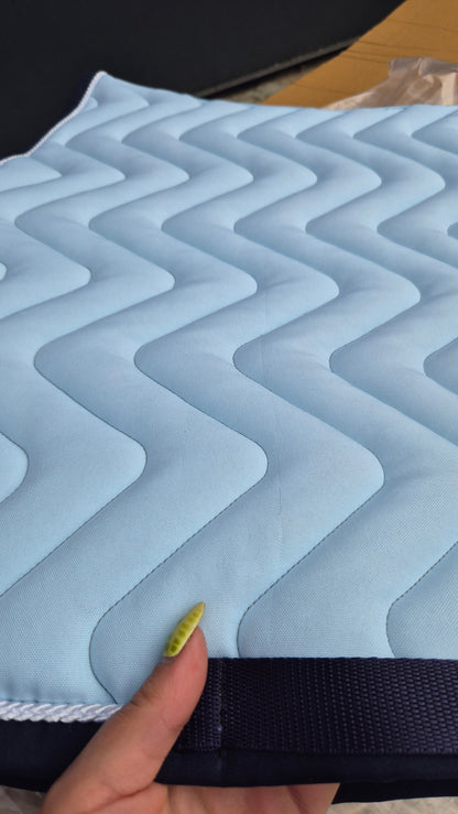 Les Imparfaits : Tapis dressage Volte Le Signature bleu ciel