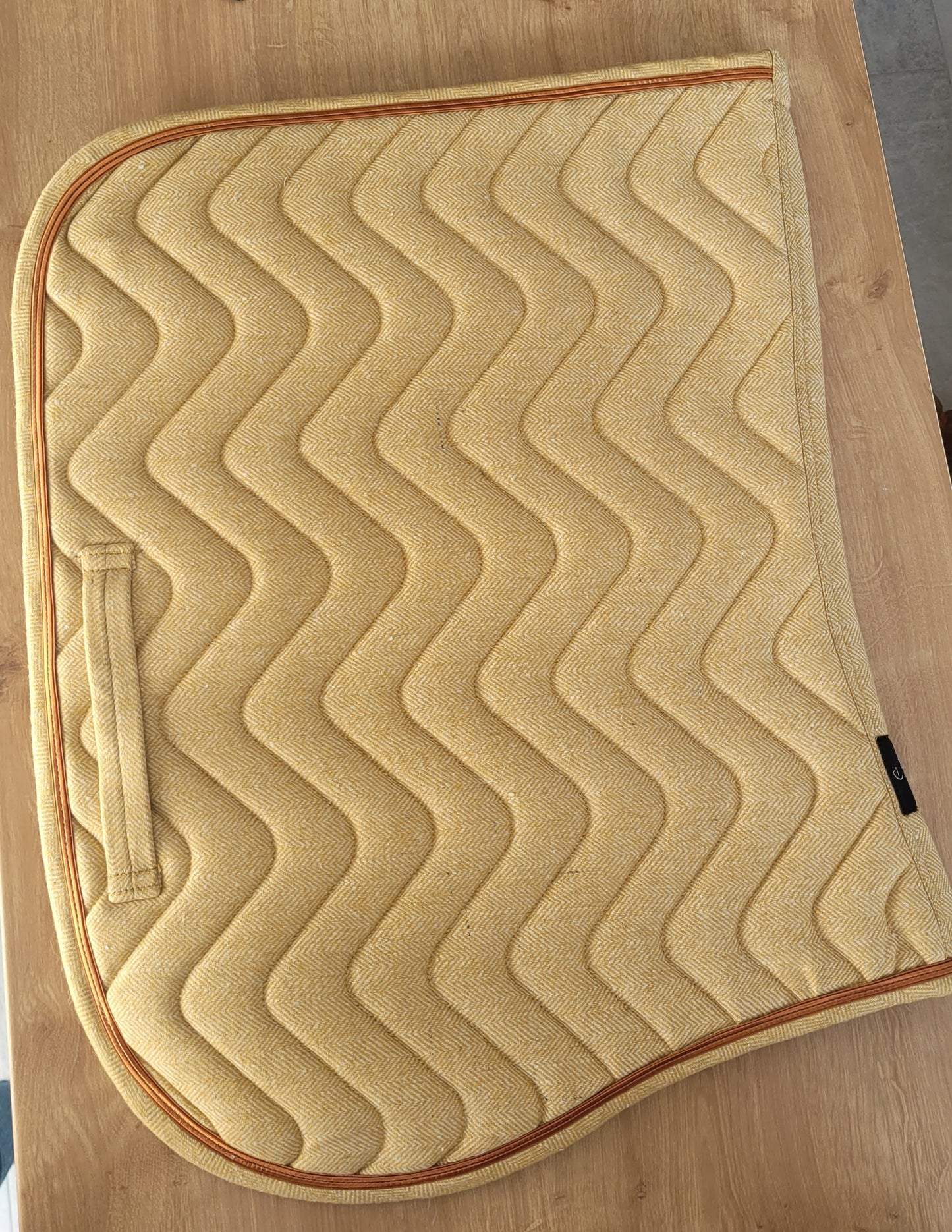 Les imparfaits : tapis Chevron EQUITHEME moutarde
