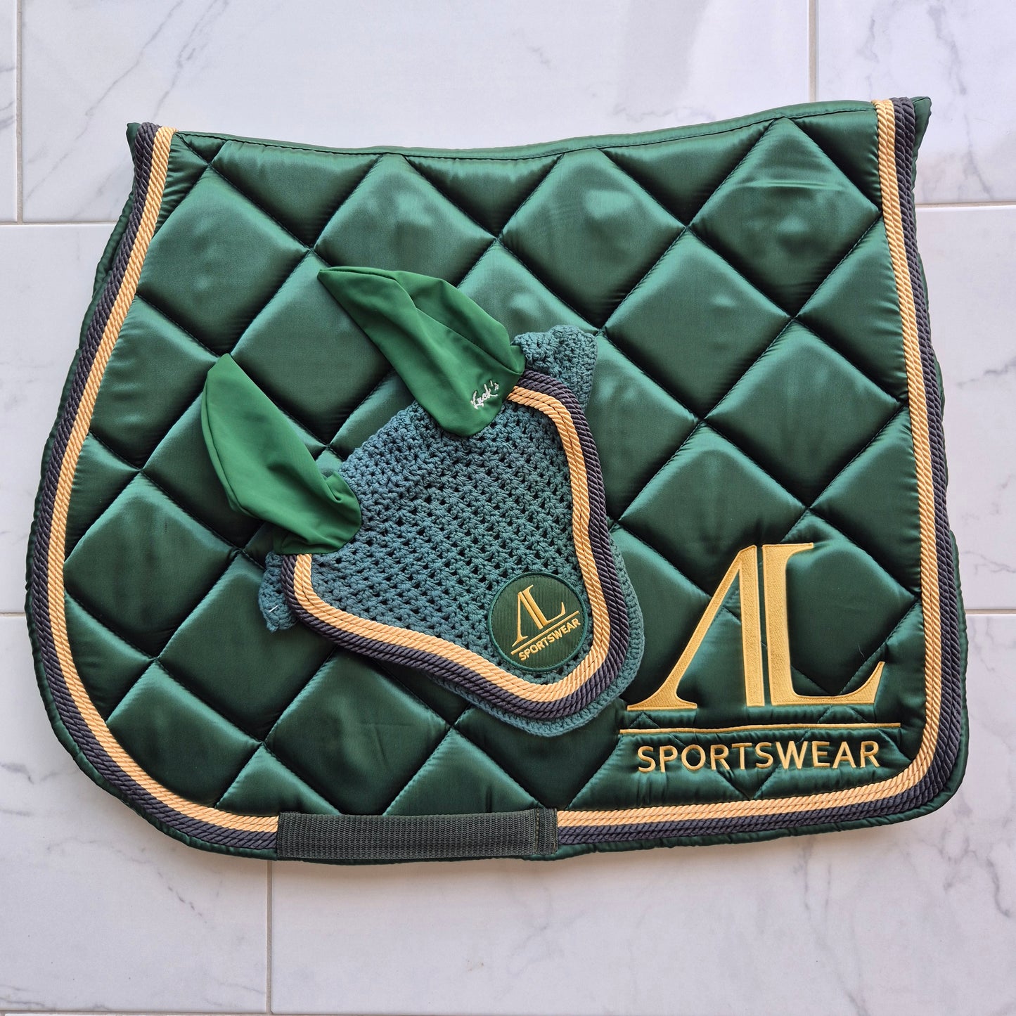 Les imparfaits : Ensemble tapis + bonnet Alexandra Ledermann vert et doré