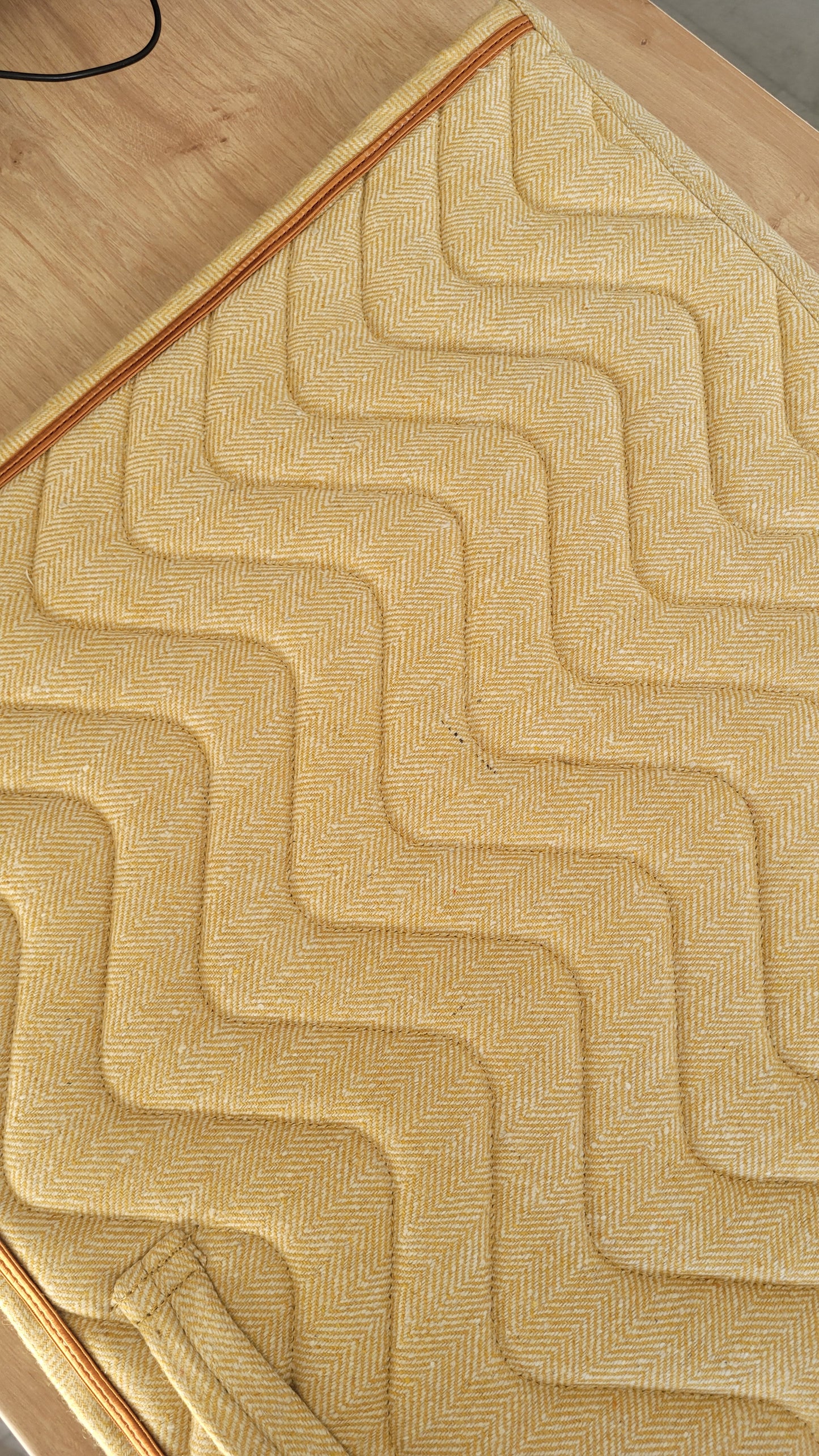 Les imparfaits : tapis Chevron EQUITHEME moutarde