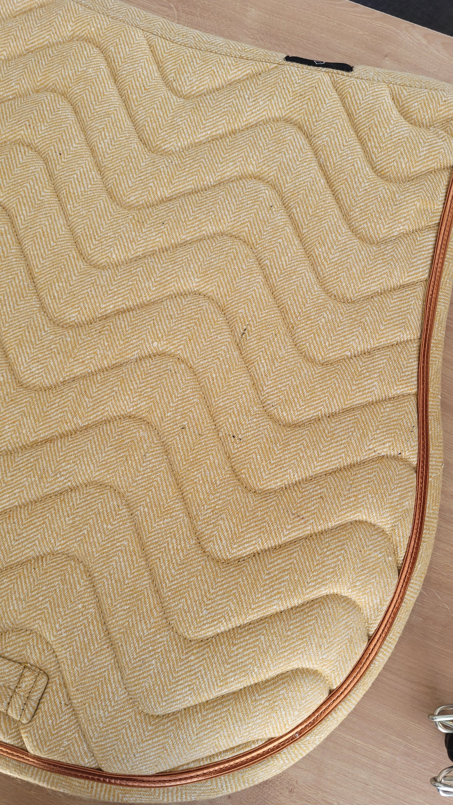 Les imparfaits : tapis Chevron EQUITHEME moutarde