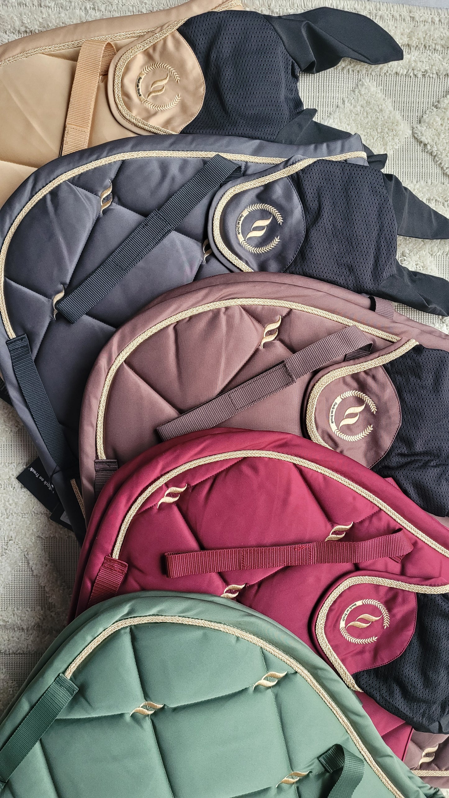 Bonnet Night BACK ON TRACK gris