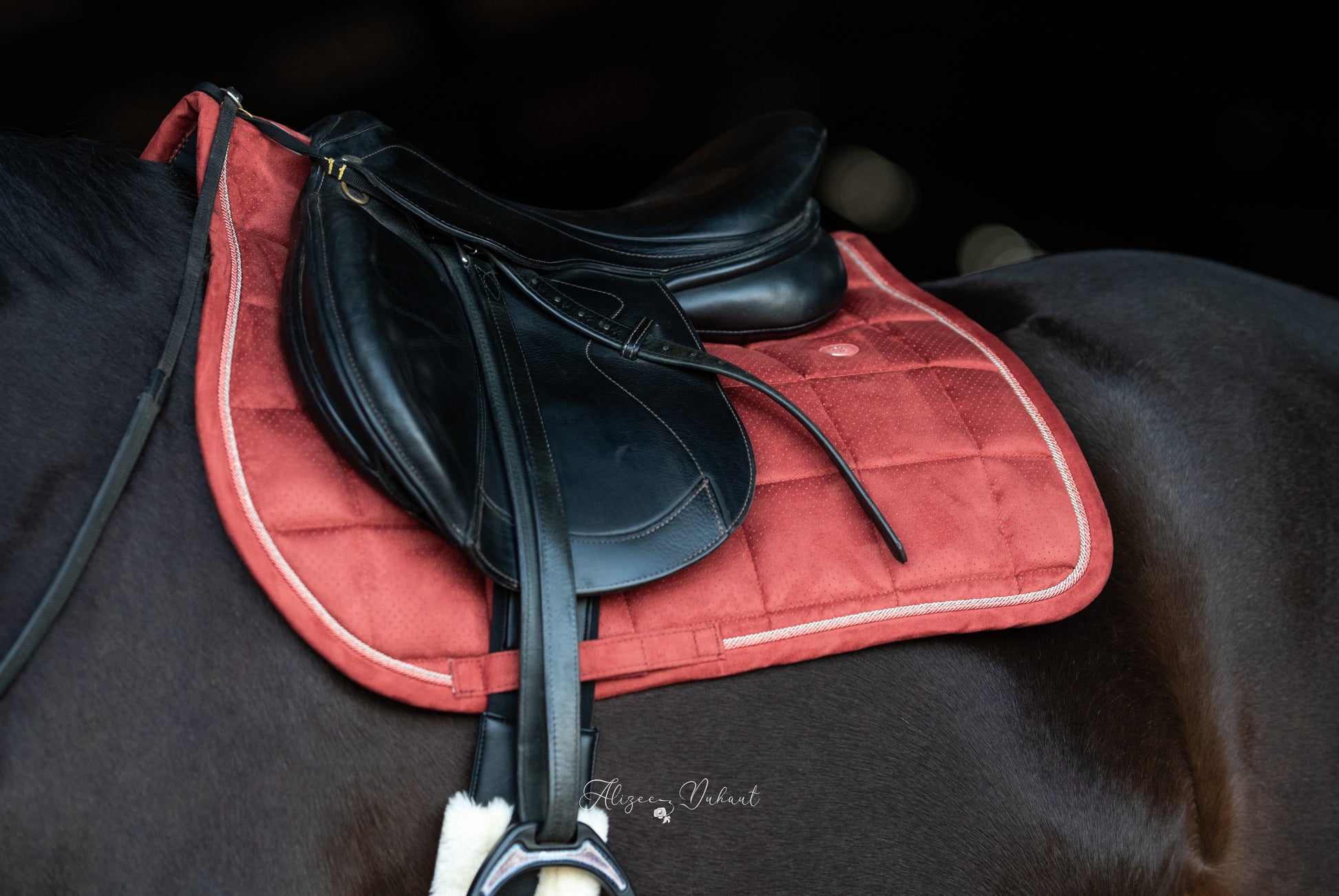 Tapis de selle shetland rouge (965601) | Occasion | France Tapis de selle shetland rouge (965601) | Occasion | France